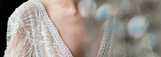 勤勞的(de)設計(jì)師(shī)們已完成二十餘套服裝樣闆